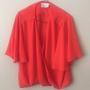 Flutter sleeve top